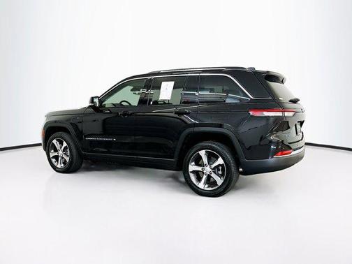 Diamond Black Crystal Pearlcoat 2024 Jeep Grand Cherokee 4xe Base