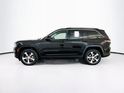 Diamond Black Crystal Pearlcoat 2024 Jeep Grand Cherokee 4xe Base