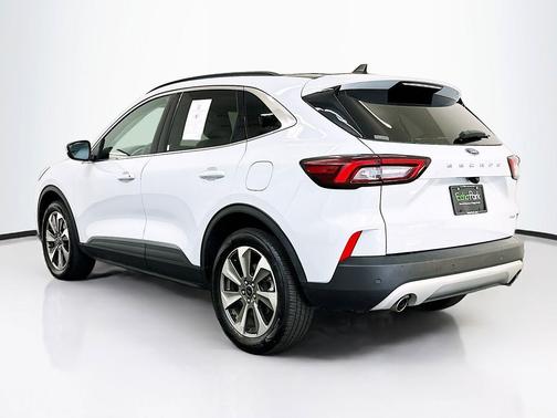 Star White Metallic Tri-Coat 2025 Ford Escape Platinum