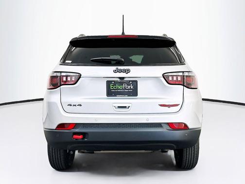 Silver Zynith Metallic Clearcoat 2025 Jeep Compass Trailhawk