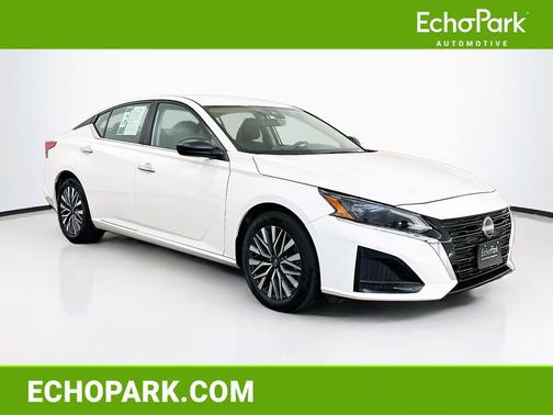 Glacier White 2025 Nissan Altima SV FWD