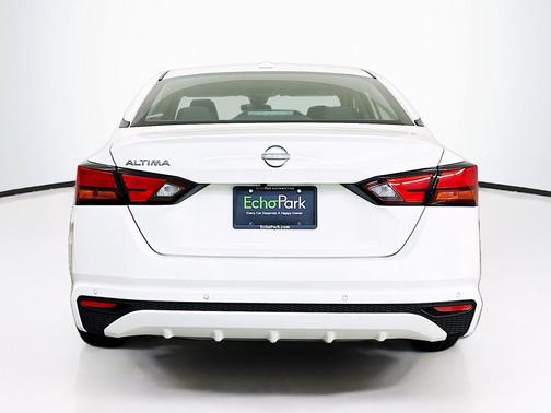 Glacier White 2025 Nissan Altima SV FWD