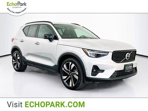 2025 Volvo XC40 B5 Plus Dark Theme