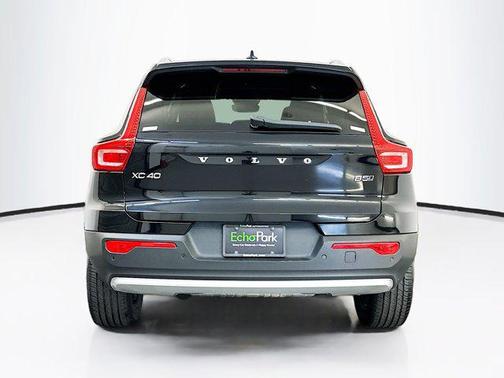 2025 Volvo XC40 B5 Core Bright Theme