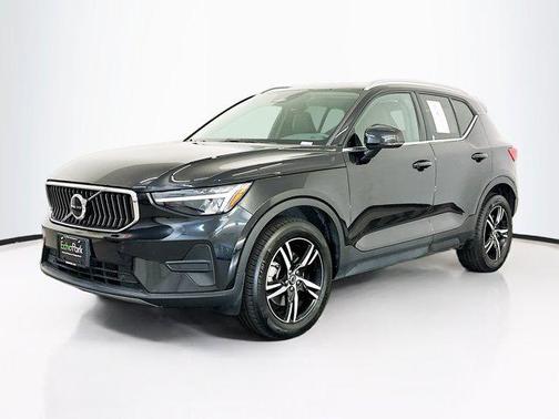 2025 Volvo XC40 B5 Core Bright Theme