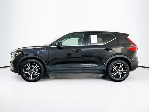 2025 Volvo XC40 B5 Core Bright Theme