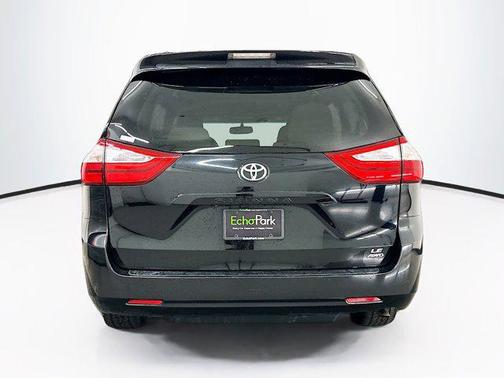 2017 Toyota Sienna LE