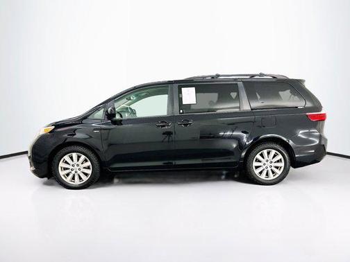 2017 Toyota Sienna LE