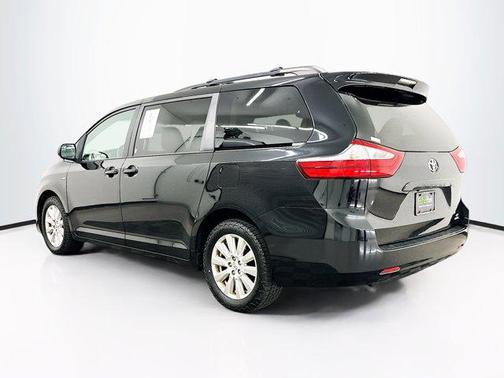 2017 Toyota Sienna LE