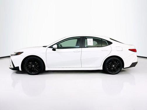 Ice Cap 2025 Toyota Camry SE