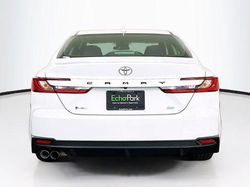 Ice Cap 2025 Toyota Camry SE
