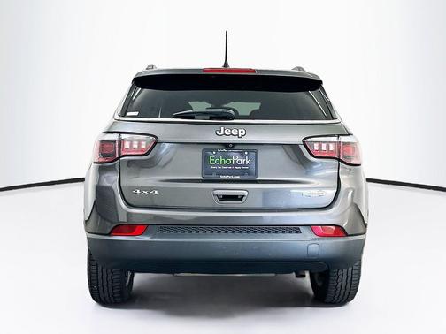 Granite Crystal Metallic Clearcoat 2018 Jeep Compass Latitude