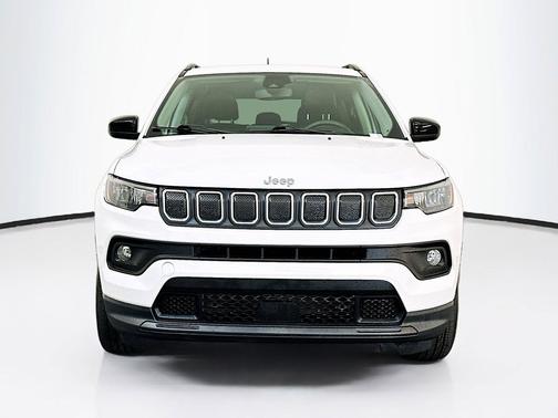 Bright White Clearcoat 2022 Jeep Compass Latitude