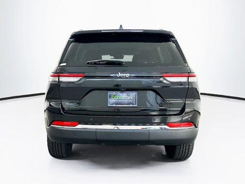 Diamond Black Crystal Pearlcoat 2023 Jeep Grand Cherokee 4xe Base