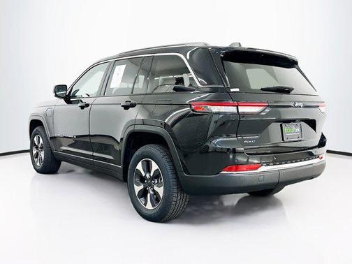 Diamond Black Crystal Pearlcoat 2023 Jeep Grand Cherokee 4xe Base