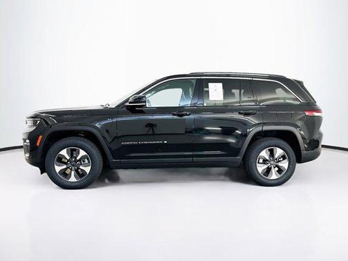 Diamond Black Crystal Pearlcoat 2023 Jeep Grand Cherokee 4xe Base