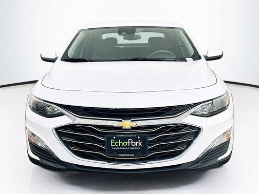 Summit White 2024 Chevrolet Malibu FWD 1LT