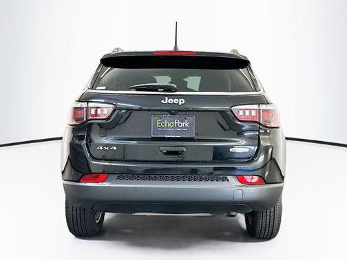 Diamond Black Crystal Pearlcoat 2022 Jeep Compass Latitude