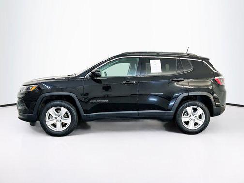 Diamond Black Crystal Pearlcoat 2022 Jeep Compass Latitude