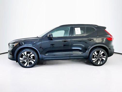 2025 Volvo XC40 B5 Plus Dark Theme