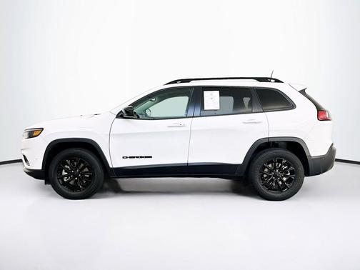 Bright White Clearcoat 2023 Jeep Cherokee Altitude