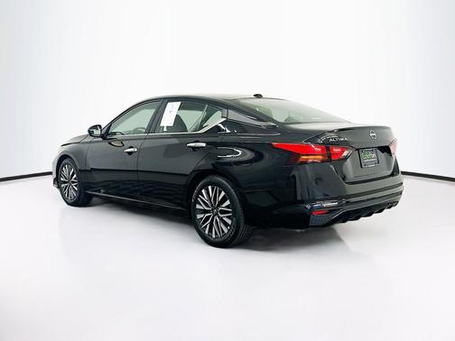 Super Black 2025 Nissan Altima SV
