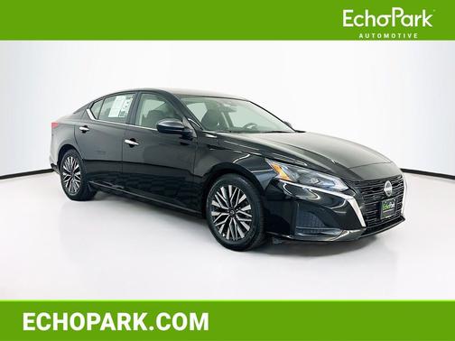 Super Black 2025 Nissan Altima SV