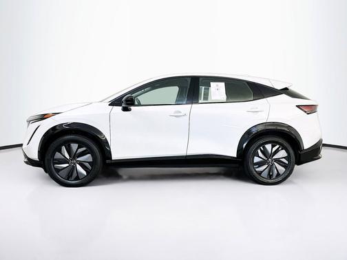 Everest White Pearl Tricoat 2024 Nissan ARIYA ENGAGE