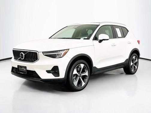 2025 Volvo XC40 B5 Plus Bright Theme