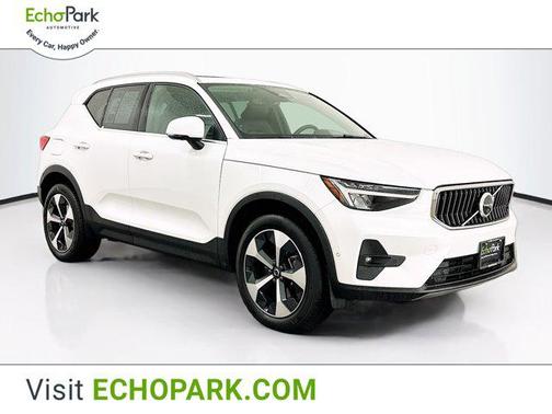 2025 Volvo XC40 B5 Plus Bright Theme