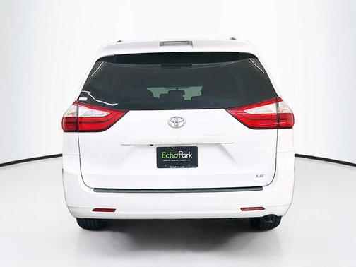 2016 Toyota Sienna LE