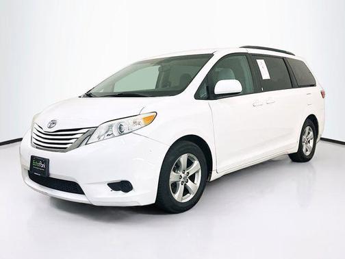 2016 Toyota Sienna LE