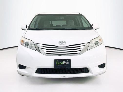 2016 Toyota Sienna LE