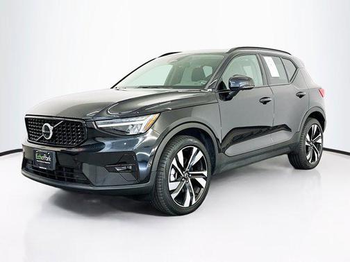 2025 Volvo XC40 B5 Plus Dark Theme