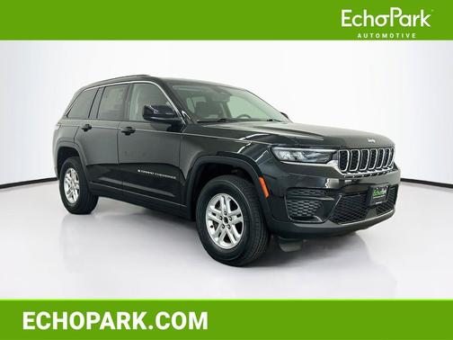 Diamond Black Crystal Pearlcoat 2023 Jeep Grand Cherokee Laredo