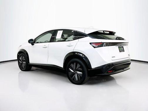 Everest White Pearl Tricoat 2024 Nissan ARIYA ENGAGE+