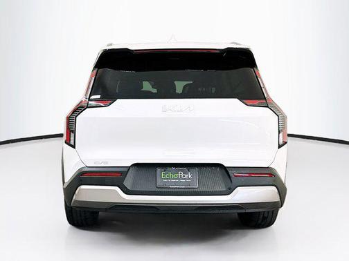 Snow White Pearl 2024 Kia EV9 Wind