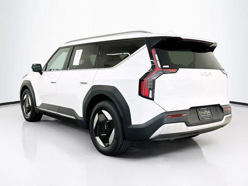 Snow White Pearl 2024 Kia EV9 Wind