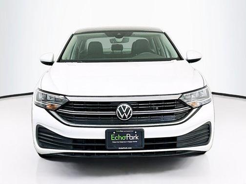 Opal White Pearl 2024 Volkswagen Jetta 1.5T SE