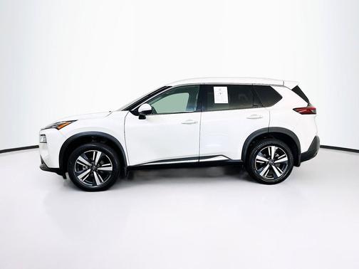 Pearl White Tricoat 2023 Nissan Rogue SL