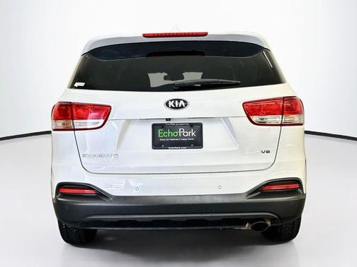 Snow White Pearl 2017 Kia Sorento LX