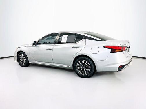 Brilliant Silver Metallic 2023 Nissan Altima 2.5 SV