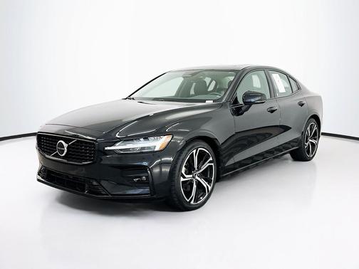 Onyx Black Metallic 2024 Volvo S60 B5 Core Dark Theme