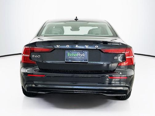 Onyx Black Metallic 2024 Volvo S60 B5 Core Dark Theme
