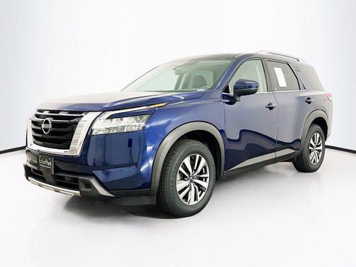 2023 Nissan Pathfinder SL 4WD