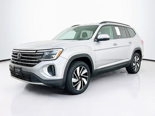 Platinum Gray Metallic 2025 Volkswagen Atlas 2.0T SE w/Technology 4MOTION