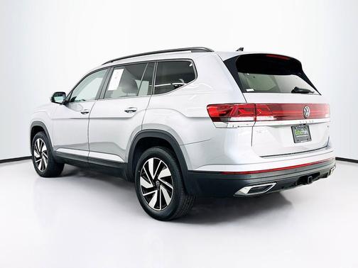 Platinum Gray Metallic 2025 Volkswagen Atlas 2.0T SE w/Technology 4MOTION