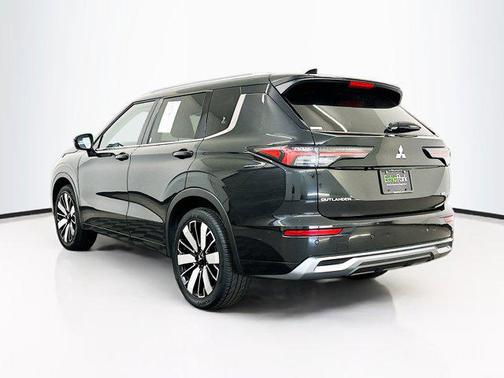 Black Diamond 2025 Mitsubishi Outlander SEL 2.5 S-AWC