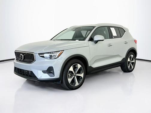 Vapour Grey Metallic 2025 Volvo XC40 B5 Plus Bright Theme