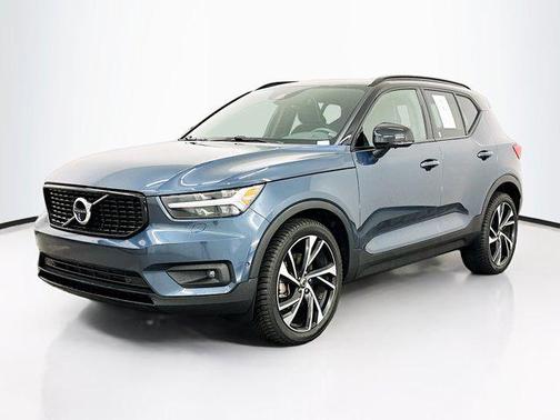 2022 Volvo XC40 T5 R-Design